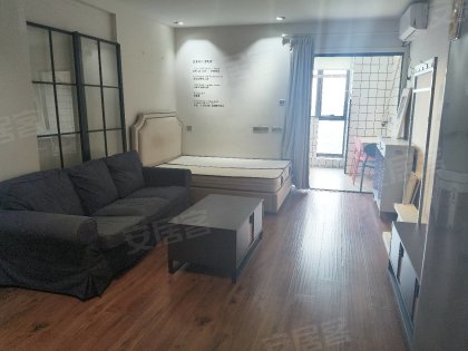 信达西山银杏6号线地铁口。