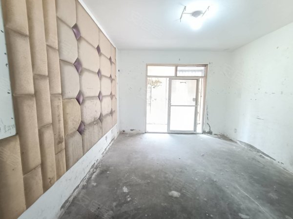 二房东托管自习室培训班荣城北苑一楼大两室客厅朝南阳台有门急租