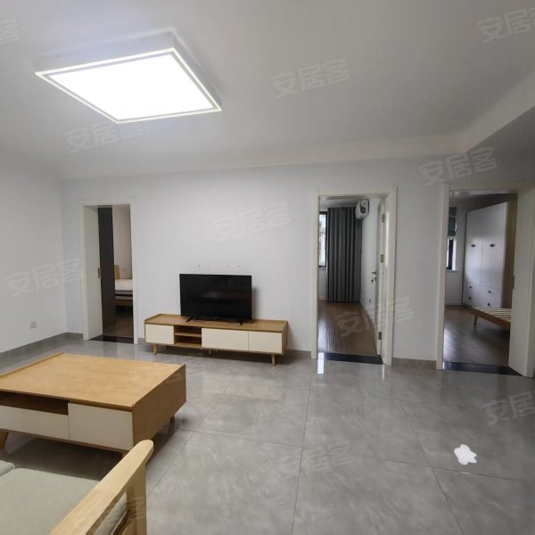 马鞍山路地铁口_自住房首次出租__精装三室两厅_拎包入住