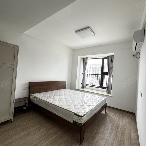 次新小区_地铁三号线旁_首次出租_家具家电齐全_拎包入住