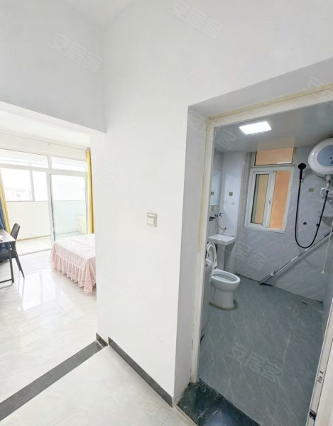 临湖社区阳台房加独卫_可短租月付民用水电_不限租期随时看房