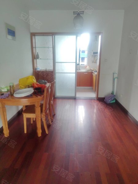 南湖春城三室两厅一卫，家电可配齐，适合住家，陪读合租宿舍等等