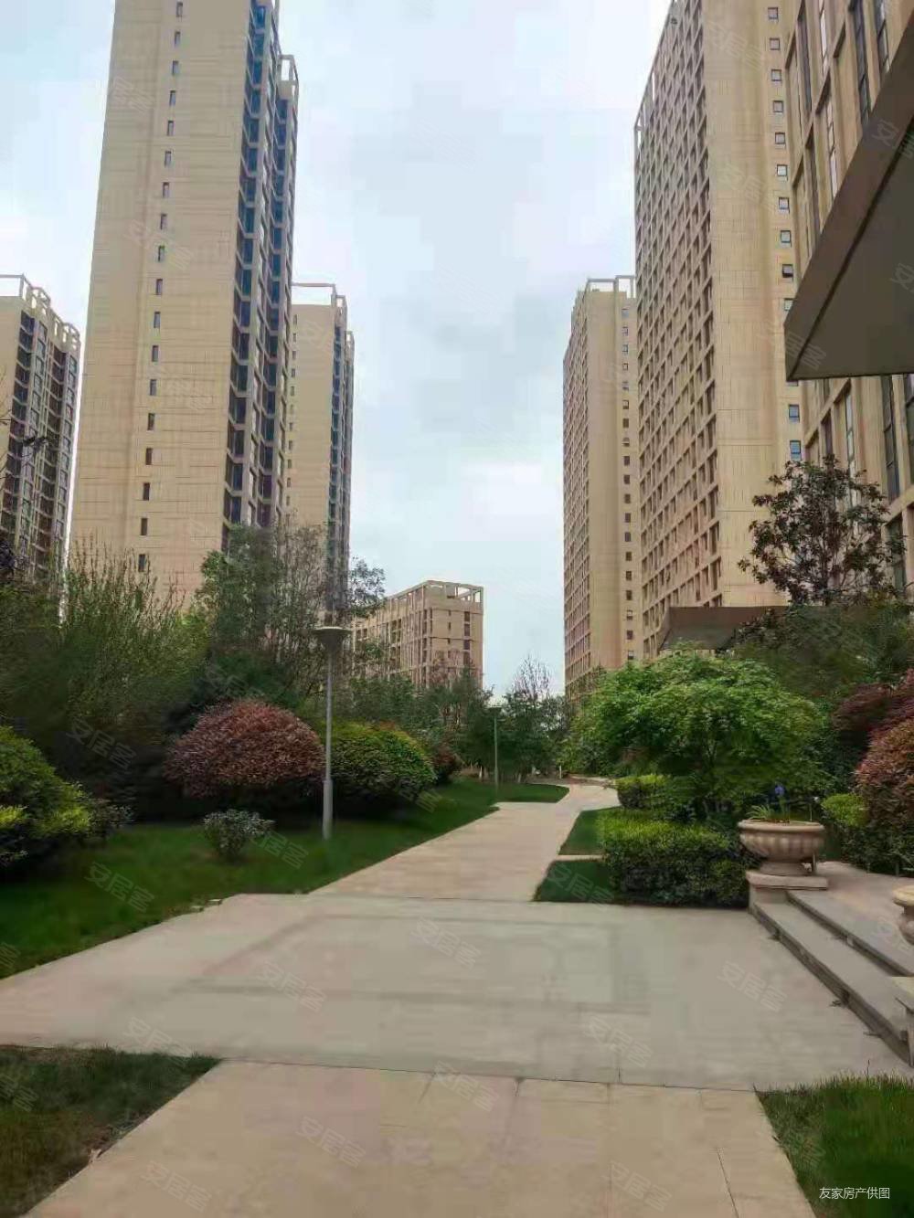 西安房产网>西安二手房>高陵二手房>泾河工业园二手房>龙江国际城>
