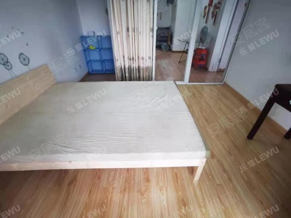 科大后街里面，中科大旁电梯房，两室一厅，中间楼层，随时入住