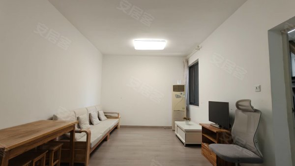 主城区一号线三室精装_客厅卧室都有空调_家电齐全_拎包即住