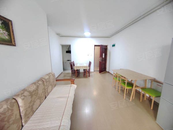 明皇路小学对面_恒大城旁_家具家电齐全_拎包入住