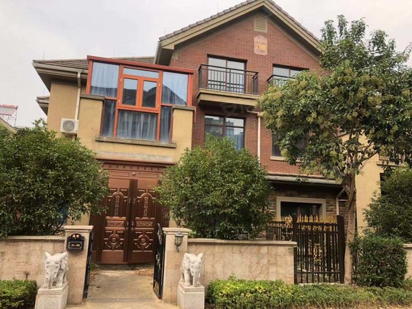 红谷滩独栋别墅驋层楼 豪华装修 住家喝茶接待均可 看房方便