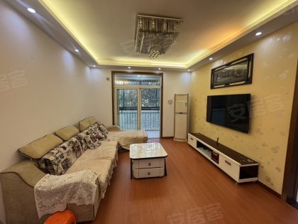 琥珀名城沁园3室2卫简装，家具家电齐全，拎包入住
