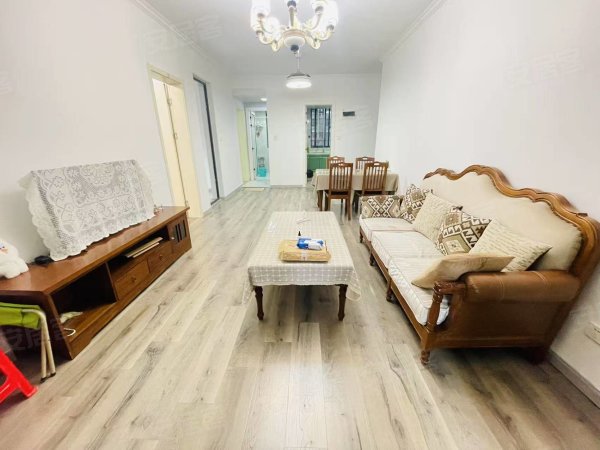 银行基地宝能城边户三房南北通透~家具家电齐卫生干净出门双地铁