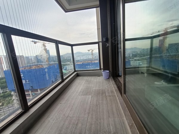 龙光玖龙台精装大四房凤凰城地铁站对面蓝鲸世界大型商场看房方便