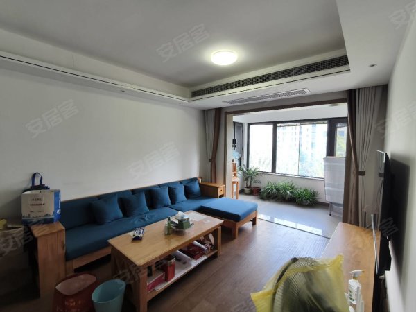 自住精装修_品牌家电_实木家具_还包物业费_地暖中央空调都有
