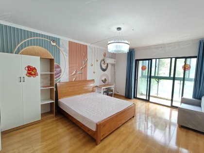 安高城市天地，超大主卧带阳台，采光好，环境干净，卫生无异味
