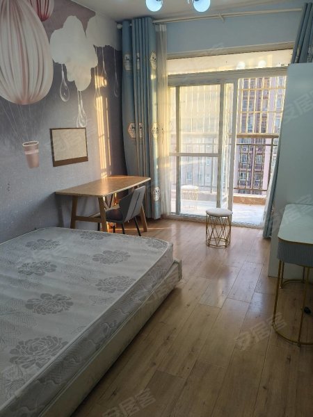 新海家园精装两室，拎包入住
