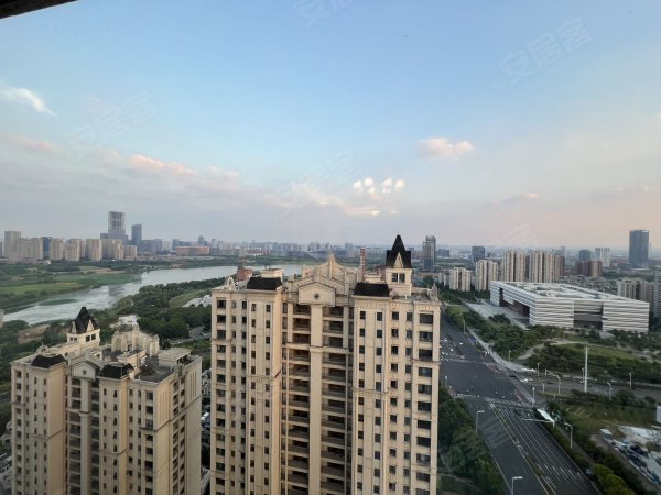 超绝湖景房！雍锦半岛_4室2厅2卫__电梯房_精装修