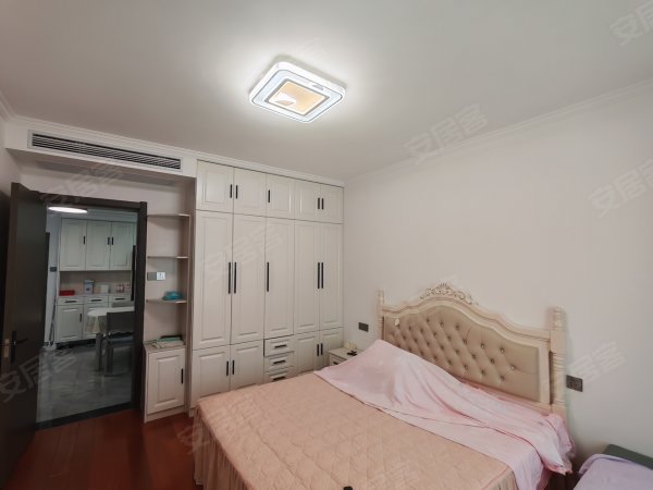 新店花园精装两室自住装修全屋定制衣柜民用水电