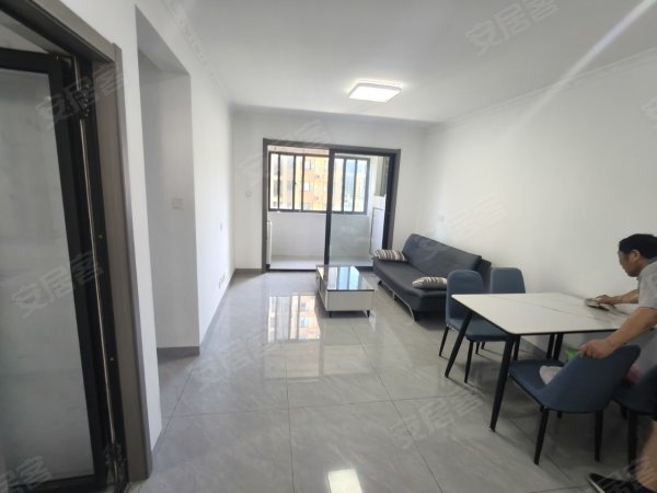 凌大唐五号线站，绿地中心大融城，市三院，科大，政务东，罍街