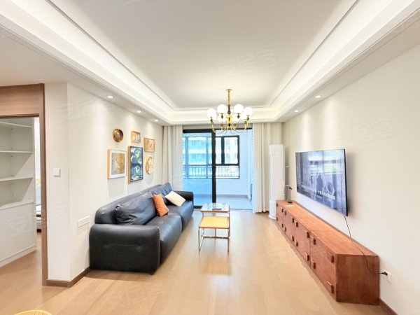 实拍可押一付一_中古风_精装修大三房_全屋地暖_全屋定制衣柜