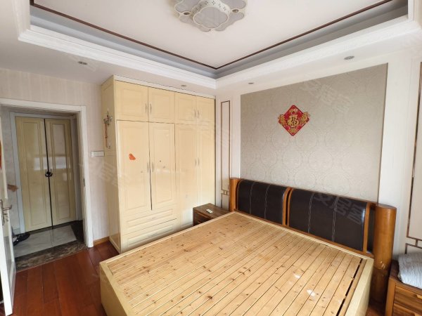 自住精装修大两房_业主包物业费_家具家电高配_拎包入住