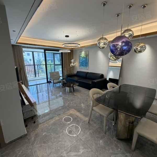 万兴湖山间精装修四房，拎包入住，家电齐全，近火炬小学