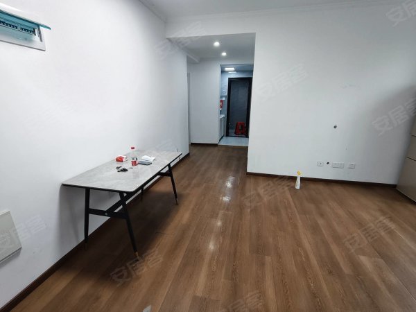 新店花园(1-11栋)_3室1厅1卫_急租房源_拎包入住