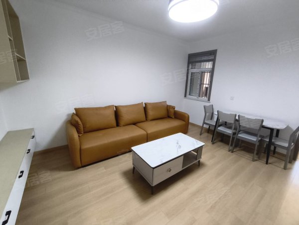 自住装修_全屋瓷砖_定制衣柜_家电齐全_万象汇_地铁口随时看