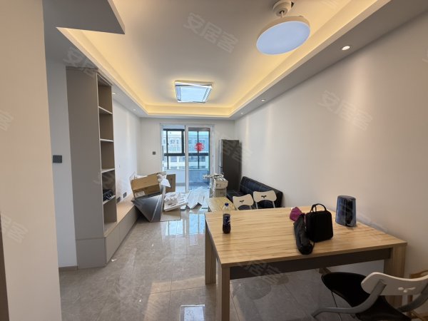 悦湖新著_自住装修__家具家电齐全_定制衣柜
