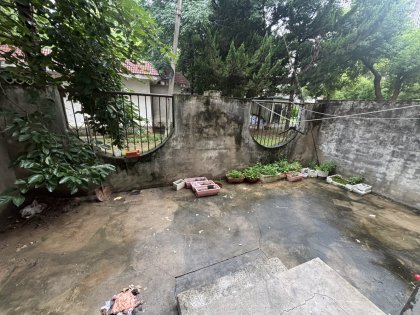 一楼带院子，燃气热水器，岳西东村拎包入住2室2厅1卫精装修