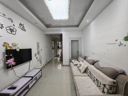此房是真实房源，房主以前自住的，家具家电齐全，拎包入住