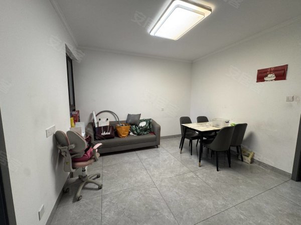 滨湖沁园_精装_业主自住装修_全屋定制瓷砖_近地铁七号线