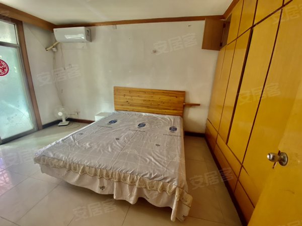 3号5号线海棠地铁口临泉路与何皖路交口小百货宿舍庐州衣裤对面