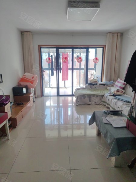 南湖春城两室两厅，次卧出租，家电齐全随时看房入住适合单身生女