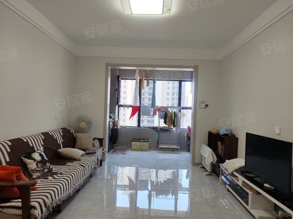 禹洲中央城。新蚌埠路，一号线地铁，自住装修。首次出租看房方便