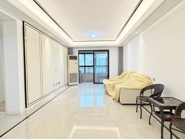 滨湖金茂悦地铁口带地暖4房两卫可自带家具小区环境好门口超市