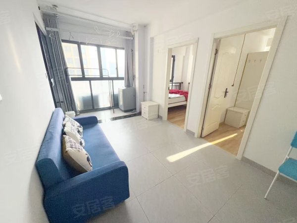 白水坝地铁口，电梯房两居室，精装修。