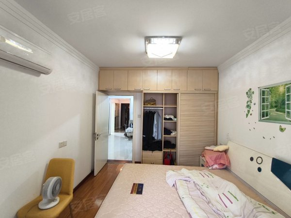 一中斜对面_陪读好房_自住精装修_免费停车_定制衣柜_随时看