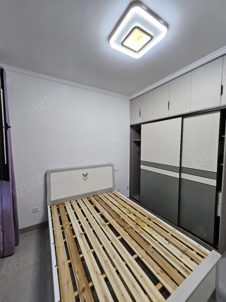新店雅苑精装边户二居室，全屋瓷砖地定制大衣柜，京东方维信诺晶