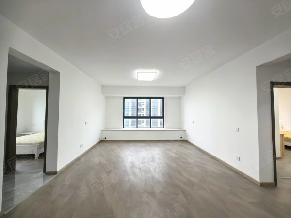 新上_柳树塘地铁口__实拍_三房两卫_全新家具家电_随时看房