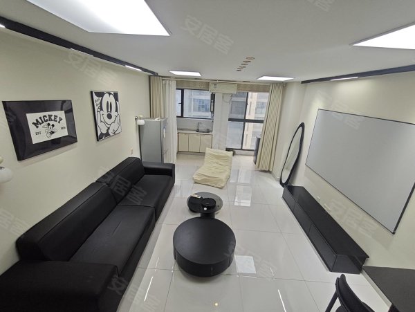 五里墩地铁口，精装一室一厅，松芝万象城，有钥匙，90平