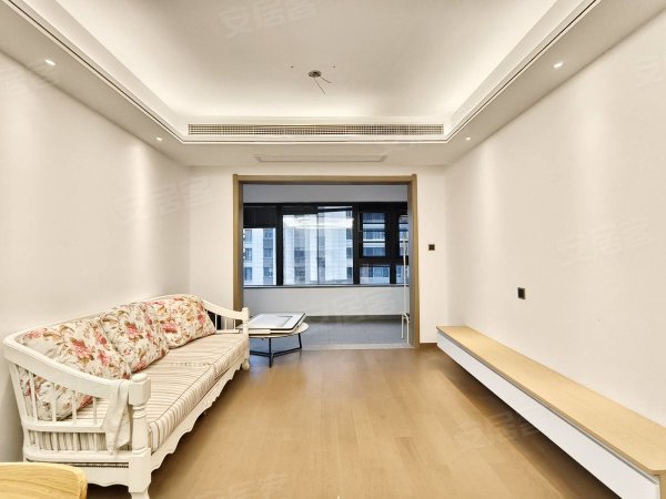 住家精装定制兔宝宝_省府中轴雍华府大阳台全天采光无遮挡落地窗