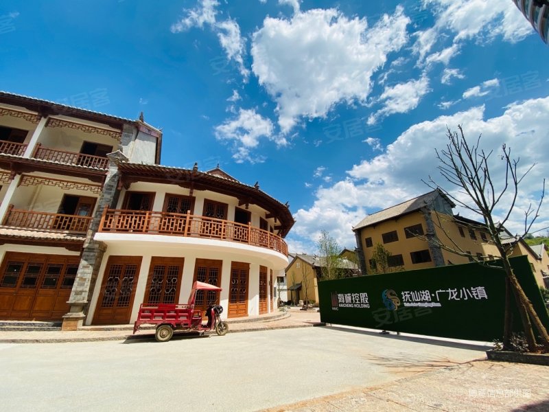 抚仙湖畔广龙小镇,精装拎包入住度假公寓,当月认购当月 .