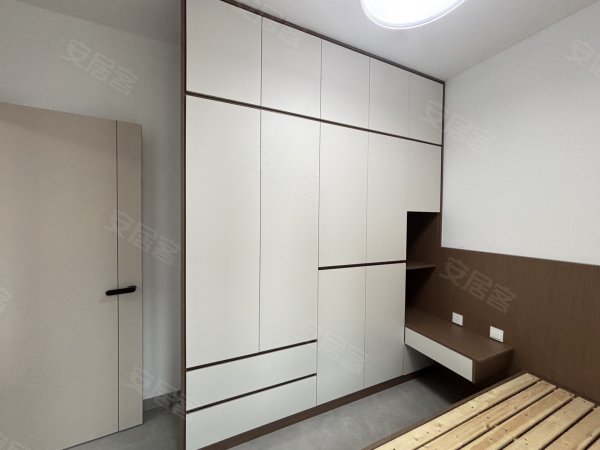 4号线6号线_红旗建材市场_38中全屋瓷砖_市三院精装大一室