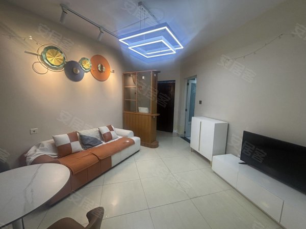 科大附中附小陪读首先，精装修两室一厅，家电家具齐全
