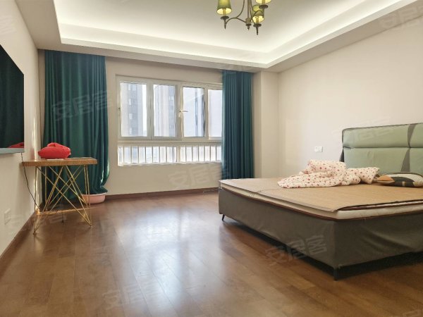 万科时代之光_跃层复式四室三卫性价比高可做工作室商住两用