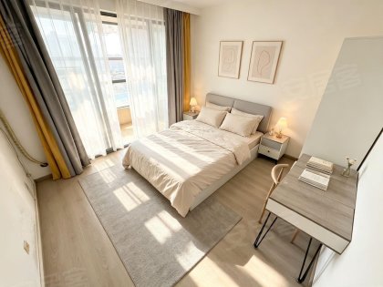我是房東直租，方圆荟对面！主卧阳台。押一付一！无中杰费！