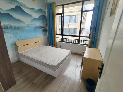 龙湖天街旁_雍锦半岛_次卧_2号线南岗地铁口_燃气热水带厨房