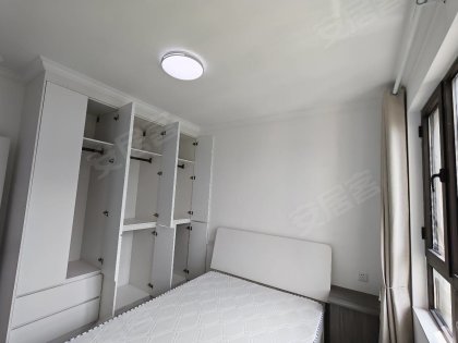 新店雅苑精装二居室，全屋定制大衣柜，一级能效空调