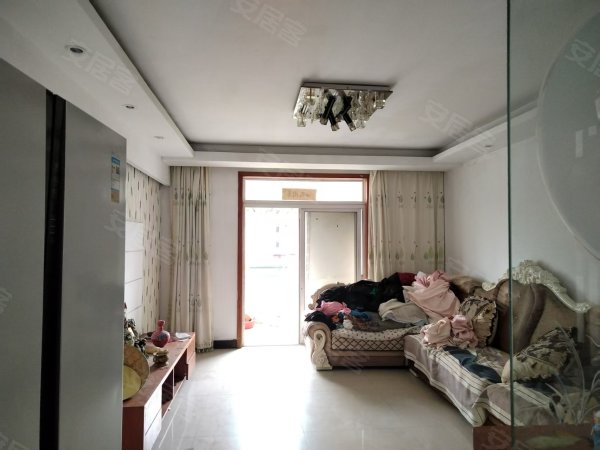 龙岗二号地地铁口二楼两室东西齐全拎包入住，看房有钥匙
