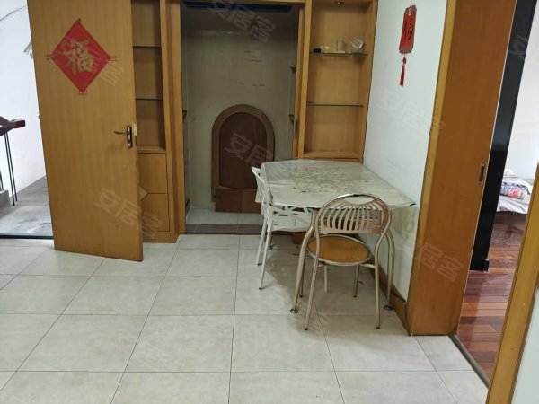 翡翠园西区4楼，家具家电齐全。拎包入住，价格好谈。
