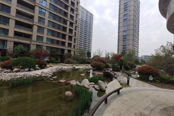 帝湖花园老总_东莞光大景湖花园大门