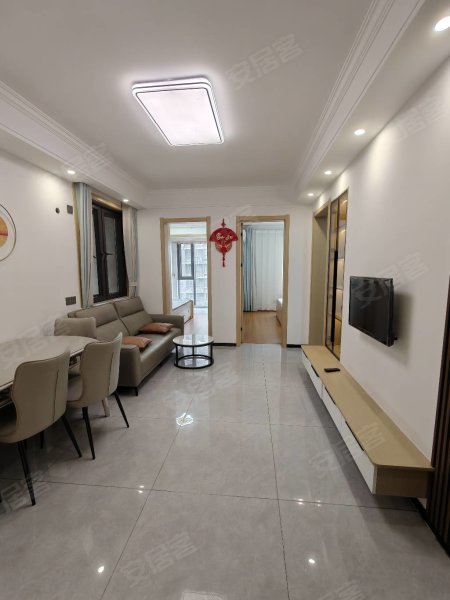 顺园自住精装两房，客厅瓷砖落地窗，近邮储基地创业园合租住家